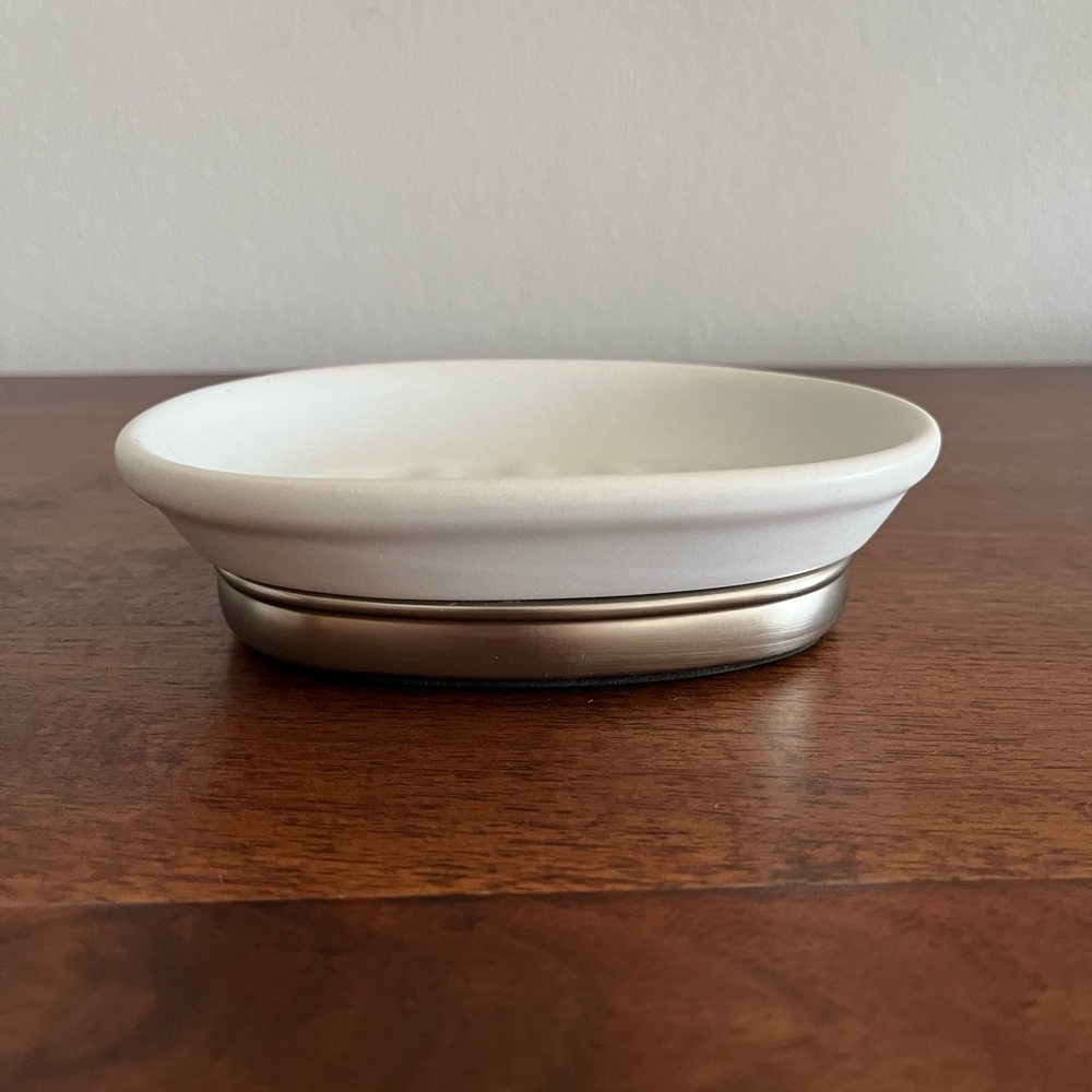 Bed Bath and Beyond soap dish. White ceramic and brushed nickel, NWT.